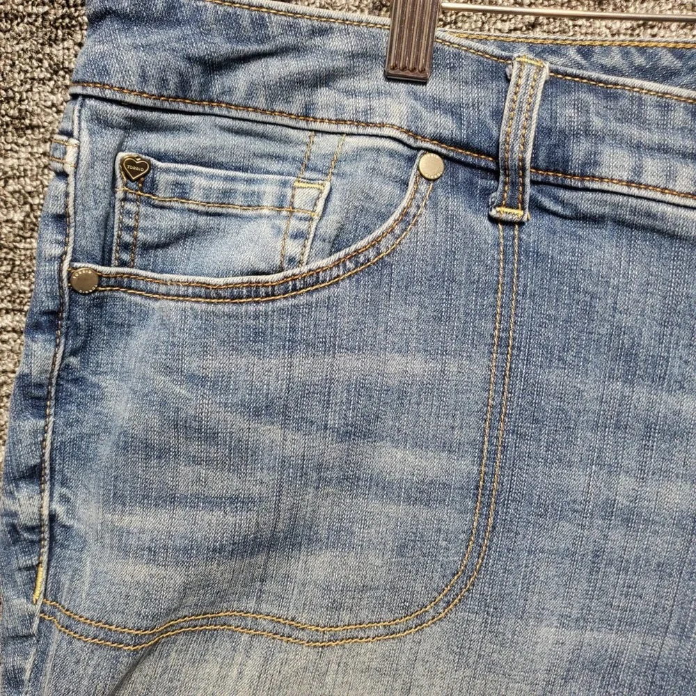 Torrid Feel The Fit Vintage Stretch Denim Bermuda Shorts Women 24W Blue Utility